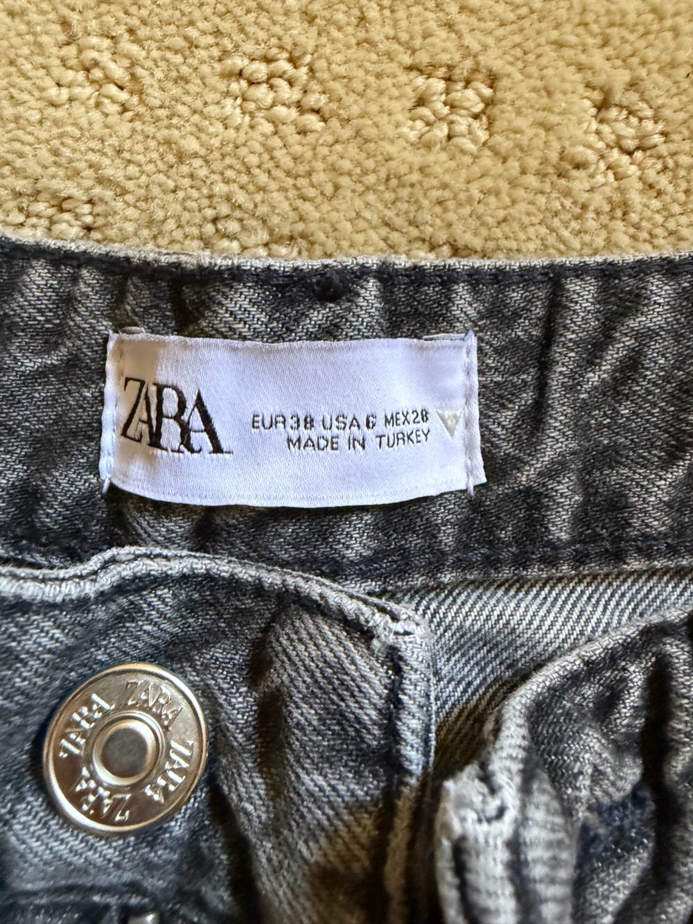 Zara Women's wide leg jeans in Gray Wash